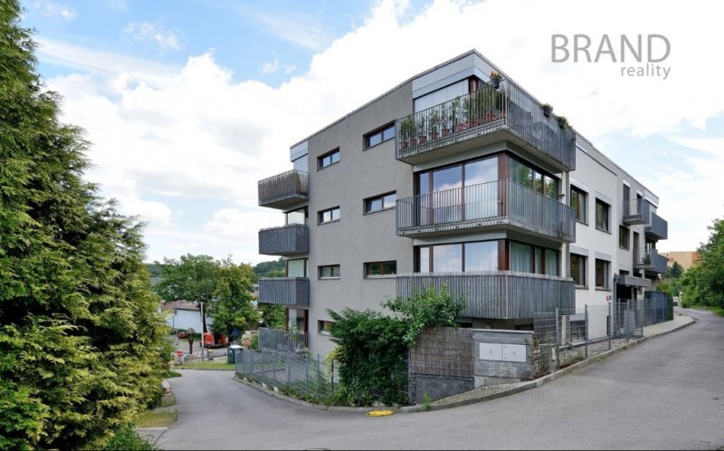 Prodej bytu 3+kk/B/GS, 90 m2, ul. Horní Hrdlořezská, Praha - Hrdlořezy..