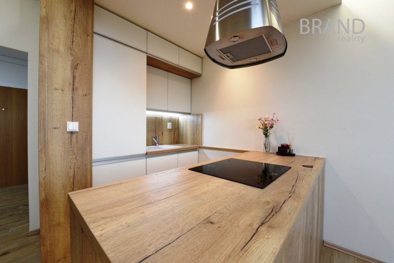 Pronájem bytu 2+kk/lodžie, 43 m2, Hasova, Praha - Modřany.