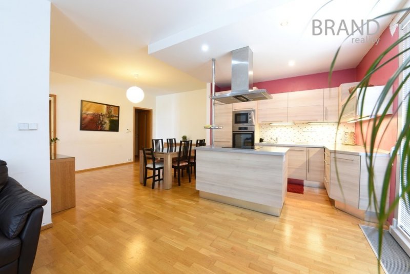 Pronájem bytu 3+kk, 81 m2, ul. Korunní, Praha 10 - Vinohrady.